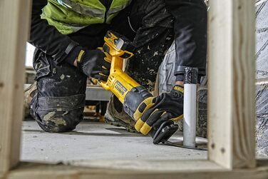 Акумуляторна пила DEWALT 18 вольт DCS380N (електронне гальмо двигуна, заміна пиляльного полотна без інструменту, поворотний пиляль