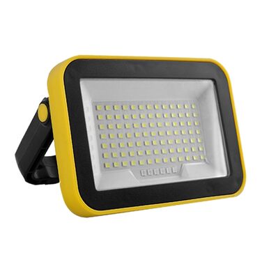 Багатофункціональний світлодіодний будівельний ліхтар із водонепроникним класом захисту IPX4 та акумулятором ємністю 2000 мАг для застосування на вулиці та всередині приміщень. Портативний будівельний ліхтар.