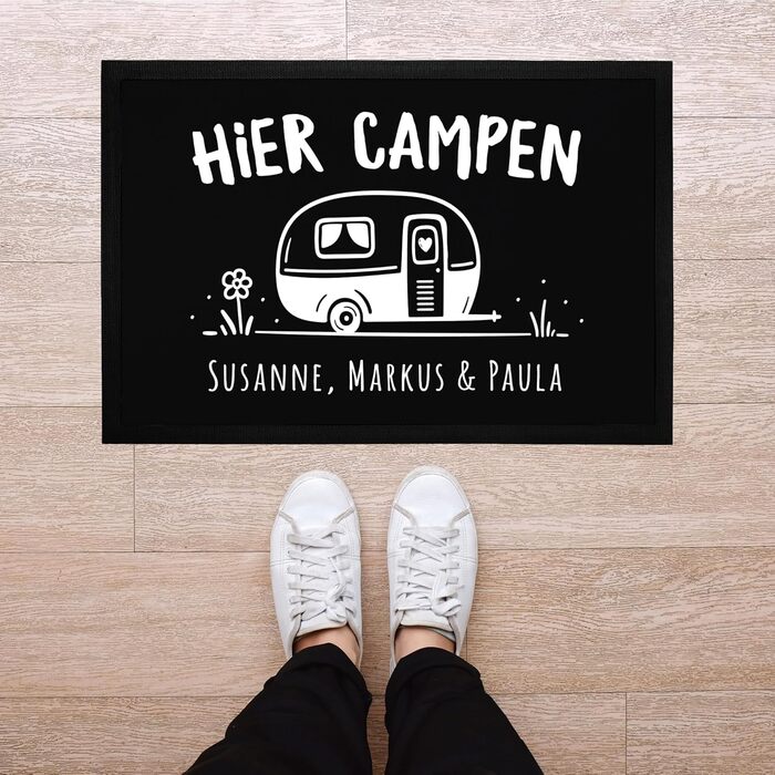 Персоналізований килимок для кемпінгу з іменем родини, чудовий подарунок для власників караванів, нековзний та миється, чорний, 60x40 см, ідеально підходить для кемпінгу.