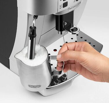 Повністю автоматична кавоварка з насадкою для спінювання молока, цифровим дисплеєм з простим текстом, функцією на 2 чашки, великим резервуаром для води об'ємом 1,8 л, 35,4 x 23,8 x 43 см, сріблястий, 22.110.SB