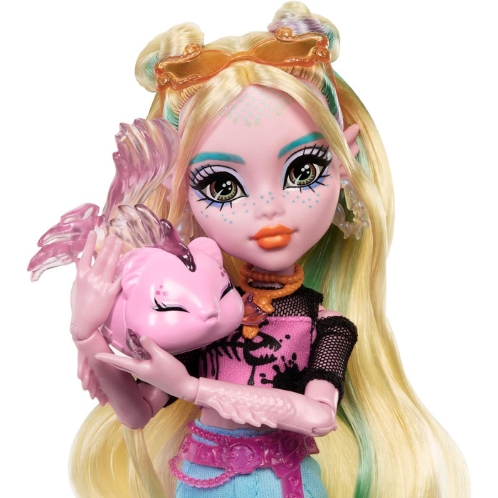 Лялька Monster High Lagoona Blue у сітчастій футболці та штанях-карго з рибкою Нептуною та аксесуарами, такими як рюкзак, перекус та блокнот, HXH75 Lagoona Blue з Нептуною