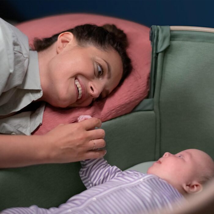 Дитяче ліжечко Maxi-Cosi Iora, складне, 0-6 місяців, макс. 9 кг, 4 положення нахилу та 5 положень висоти, легко штовхати, зручний матрац, великий кошик, легко переносити, колір Essential Graphite