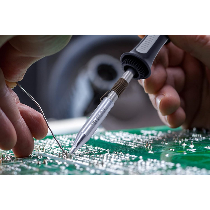 Цифрова паяльна станція потужністю 80 Вт з регульованою температурою 150 - 450 C, включаючи паяльний наконечник 2,2 мм долотоподіб