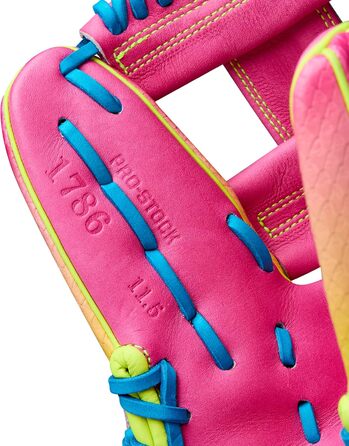 Бейсбольні рукавички Wilson Autumn 2025 A2000 сині/оптично-жовті/рожеві для внутрішнього поля - 11,5 футів для кидка правою рукою