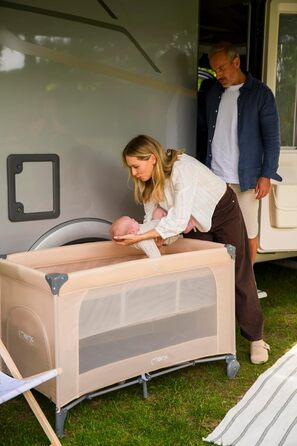 Дитяче та дитяче дорожнє ліжечко MoMi BELOVE PLUS 2-в-1, складне, 2 рівні для сну для немовлят до 9 кг та дітей до 15 кг з дитячим матрацом, ігровою ручкою, пеленальний килимок та сумка для перенесення, темно-зелений