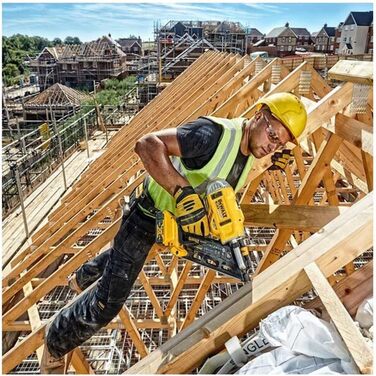 В Безщітковий набір для подвійного цвяхозабивача з 2 акумуляторами по 5,0 Ач та зарядним пристроєм у сумці, 18В, 2046P2-GB DCK2046