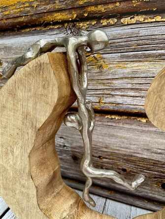 Скульптура "Командна робота" (30 см) — Срібло, Манго Дерево, Алюміній