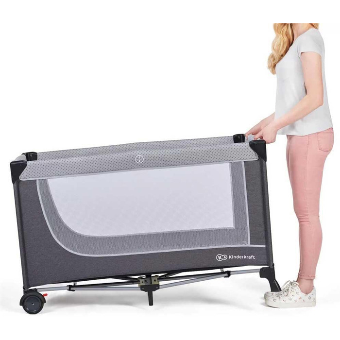 Дитяче ліжечко Kinderkraft LEODY зі спальним місцем 120 x 60 см, регульоване по висоті, з колесами, швидко та легко складається та розкладається, забезпечує циркуляцію повітря, легко транспортується з сумкою для перенесення, сірого кольору.