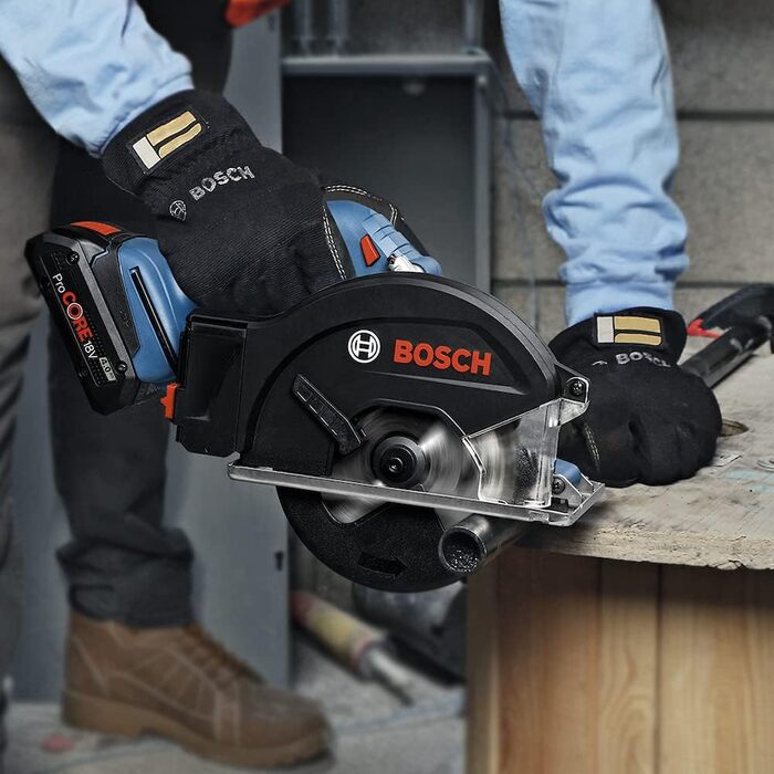 Акумуляторна дискова пила Bosch Professional 18V System GKM 18V-50 (швидший хід роботи, менше іскор і стружки, без акумулятора/зар
