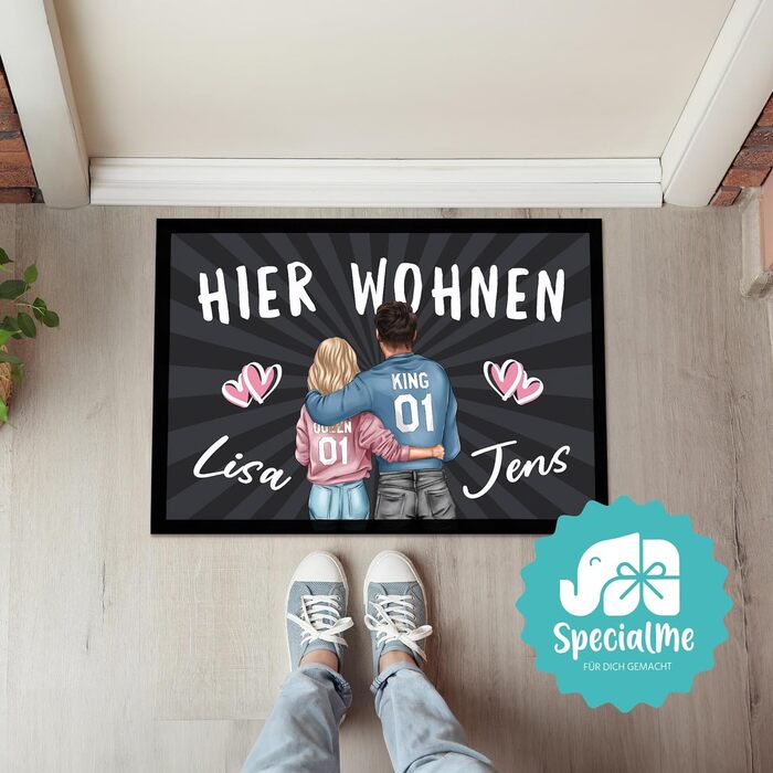 Персоналізований килимок для пар, &quotТут живемо&quot з іменами та серцем, подарунок для пар, партнерів, нековзний та миється, чорний, 60x40 см, килимок для партнера, чорний