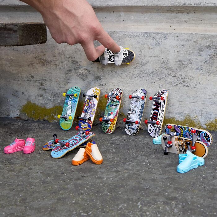 Набір скейтбордів Hot Wheels skate fingerboards 10 pack, набір з 10 скейтбордів з 5 парами змінного взуття в дизайні Hot Wheels, H