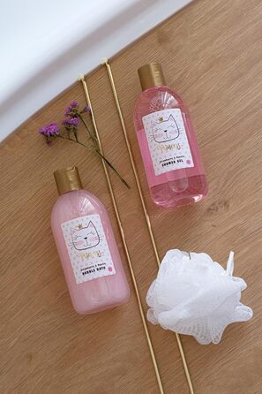 Подарунковий набір Принцеса Кітті для дівчаток та жінок Набір для душу із 7 предметів піна для ванни, скраб, гель для душу, лосьйон для тіла та багато іншого Набір для догляду за собою з ароматом полуниці та ванілі в милій подарунковій коробці