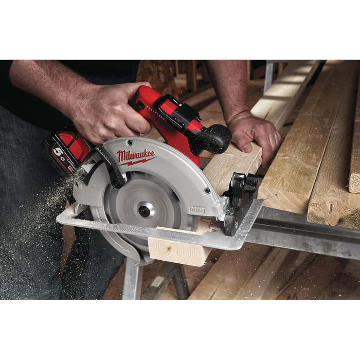 Циркулярна пила Milwaukee M18 CCS55, 18,0 В, без акумулятора та зарядного пристрою, 18 В, колір червоний