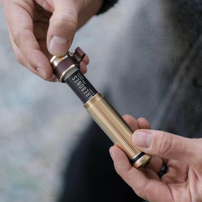 Міні-ліхтарик Barebones стильний вінтажний акумуляторний ліхтарик із регулюванням яскравості, магнітною основою та режимом мерехтіння свічки компактний ліхтарик для подорожей та кемпінгу (алюміній)