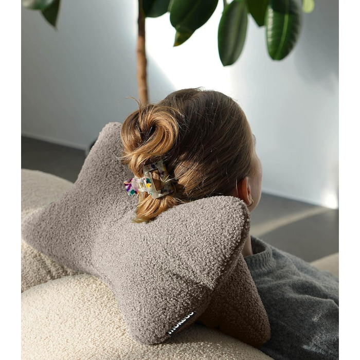 Подушка для читання mokebo Кістка для читання з мякої тканини букле, ергономічна подушка для шиї з затишної плюшевої тканини, гнучка підставка для книг, електронних книг або планшетів або як подушка для дивана з натуральної бежевої тканини букле