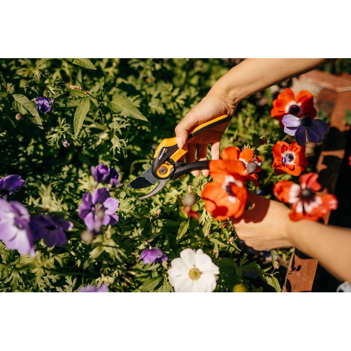 Садові ножиці Fiskars Bypass, Plus SmartFit, P541, Для свіжих гілок та сучків, Антипригарне покриття, Леза з нержавіючої сталі, Довжина 20,1 см, Чорний/Помаранчевий, 1057169 Садові ножиці P541 Одинарні