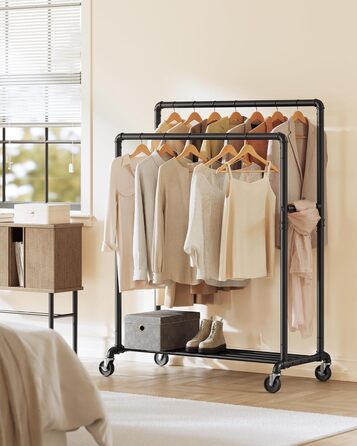 Вішалка для одягу SONGMICS, Штанга для одягу, Гардеробна підставка з 2 шт. ангами для одягу та полицею, Колеса, Вантажопідйомність до 110 кг, Промисловий дизайн, для спальні, Гардеробної, Чорний HSR60B Чорна одинарна рейка