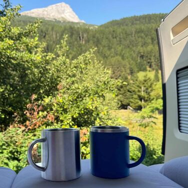 Набір меламінового посуду Jesolo зелений для 2 осіб - з чашками з нержавіючої сталі, вигляд кераміки, можна мити в посудомийній машині, кемпінговий посуд, караван, кемпінг, фестиваль - чашка з нержавіючої сталі бірюзового кольору