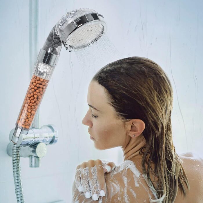 Лійка для душу EASYmaxx Wellness з мінеральними кульками та 3 режимами струменя води Зберігає 30 води за рахунок збільшення напору води приблизно на 50. 344 мікронасадки, функція природного фільтра для води, для всіх зєднань 1/2 дюйма