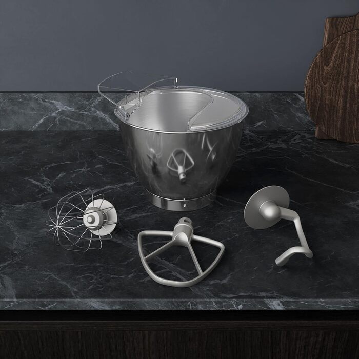 Кухонний комбайн AEG KM5-1-4BPT / Аксесуари / 1200 Вт / 6 рівнів швидкості / Імпульсна функція / Планетарна мішалка / 6,1 кг / Повністю металевий корпус / Чаша для змішування з нержавіючої сталі 5 л / Чорний матовий