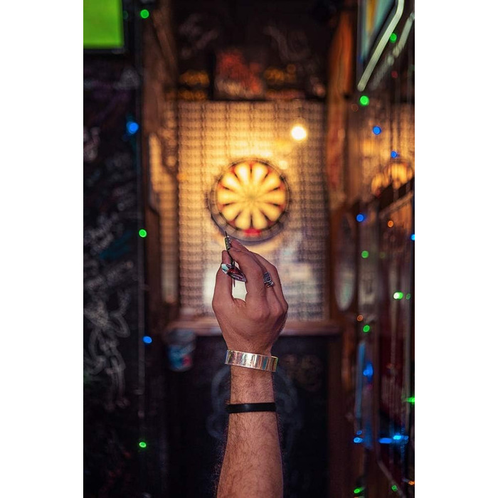 Мішень для дартсу Bullet Darts з офіційними турнірними розмірами - Виготовлена з сизалю з надзвичайно тонким сталевим павутинням - Сталева мішень для дартсу - Ø45 см - Завтовшки 4 см - Для професійних гравців у дартс та аматорів - Включає 21 сталеву мішен