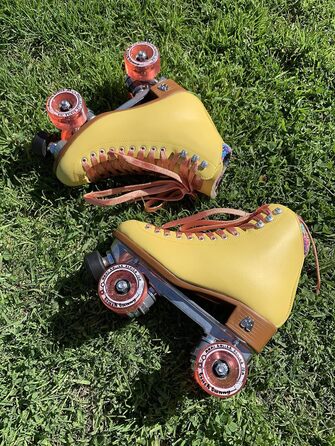 Роликові ковзани Moxi - Beach Bunny - Модні жіночі роликові ковзани Полуничний лимонад Розмір 4