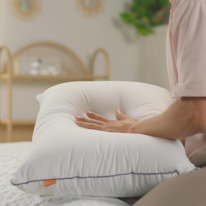 Класична пухнаста подушка Emma 80x80 Овальна подушка з мікрофібри, регульована, можна прати в пральній машині, ергономічна, мяка та для індивідуально регульованого комфорту сну. Класична 80x80 см