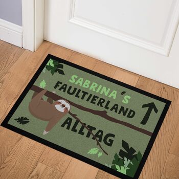 Килимок для дверей з іменним принтом, Slothland Versus Everyday Sloth, що налаштовується, нековзний та миється, білий, 60x40 см, Slothland White