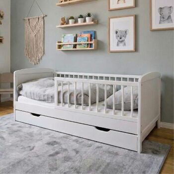 колір: білий