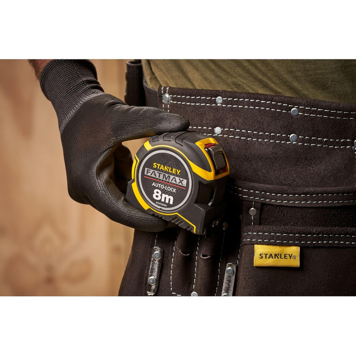 Рулетка Stanley FatMax PRO Autolock XTHT0-33501 (довжина 8 м, ширина полотна 32 мм, змінні гачки, броньоване лезо та захисне покриття з майлару, з фіксатором та поверненням, вкл. ремінну кліпсу) 8 м