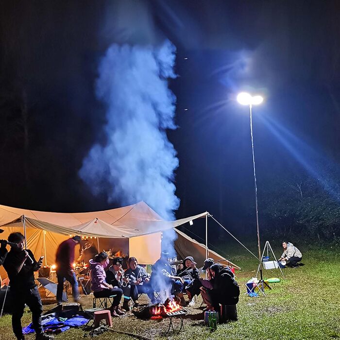 Світлодіодний прожектор Wiltec Camping Lamp V2 115 Вт 11224 люмен з телескопічною стійкою та кронштейном з регулюванням висоти підключення до джерела живлення 12 В для кемпінгу, активного відпочинку, будівельних майданчиків та надзвичайних ситуацій