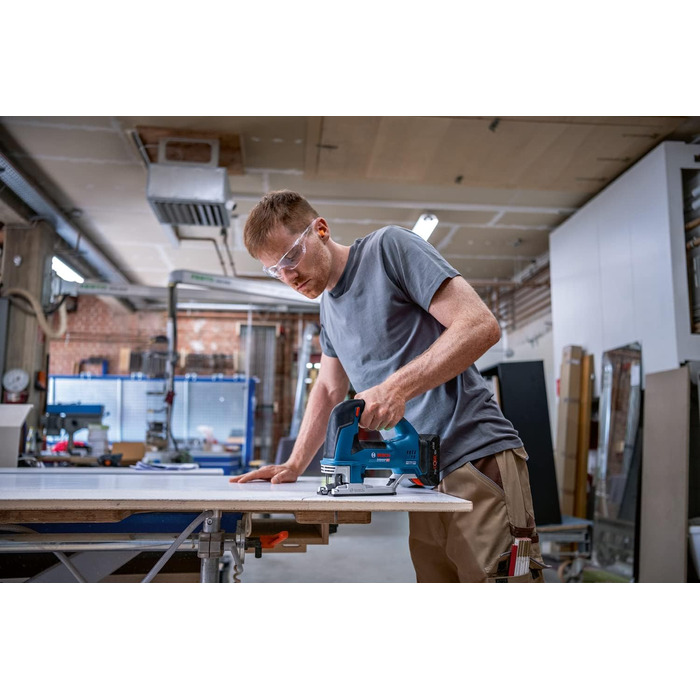 Акумуляторний лобзик Bosch Professional 18V System GST 18V-155 BC (з носовою ручкою, безщітковий двигун, вкл. в L-BOXX, без акумул