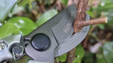 Професійні садові ножиці Kimura 8&39, гостре як бритва лезо з японської сталі SK5, нековзні ручки з ПВХ-покриттям, легкі та ергономічної форми, двосторонні ножиці