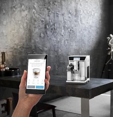 Повністю автоматична кавоварка з молочною системою latteCrema, капучино, кольоровим дисплеєм 4,3 дюйма, керуванням додатком, функцією питного шоколаду, передня панель з нержавіючої сталі, сріблястий, 656.85.MS