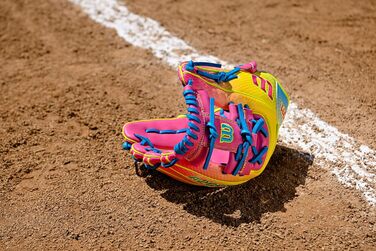 Бейсбольні рукавички Wilson Autumn 2025 A2000 сині/оптично-жовті/рожеві для внутрішнього поля - 11,5 футів для кидка правою рукою