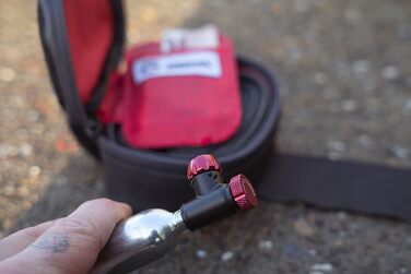 Регулятор CO2 SILCA EOLO IV Компактна конструкція з поворотним гвинтовим регулювальним клапаном Сумісний з універсальними різьбовими картриджами CO2 Тільки головка регулятора CO2 червоний/чорний