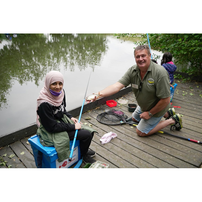 Коробка для сидіння Shakespeare дуже водостійка, велика місткість для зберігання снастей подвійний механізм блокування, надзвичайно глибока кришка для солоної та прісної води, синій колір