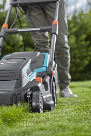 Електрична газонокосарка Gardena PowerMax 1800/42 газонокосарка до 800 м, ширина зрізу 42 см, ємність 45 л, висота зрізу 20-60 мм, складна навіска, ергономічна ручка (5042-20) Ширина зрізу 42 см 1800 Вт Одинарна