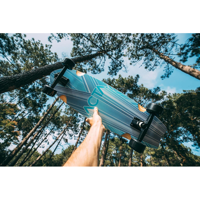 Серфскейти ACTA Glitch 32&39 сині Повністю карвінгові серфскейти з 7-шарового клена Чуйні та маневрені вантажівки Ідеально підходять для початківців та катання на скейтах середнього рівня Для памптреку, круїзів та міських поїздок