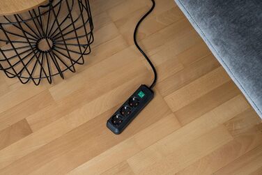 Розетковий подовжувач (багаторозеткова розетка з посиленим захистом від дотиків, вимикач і кабель 1,5 м) чорний, 3-