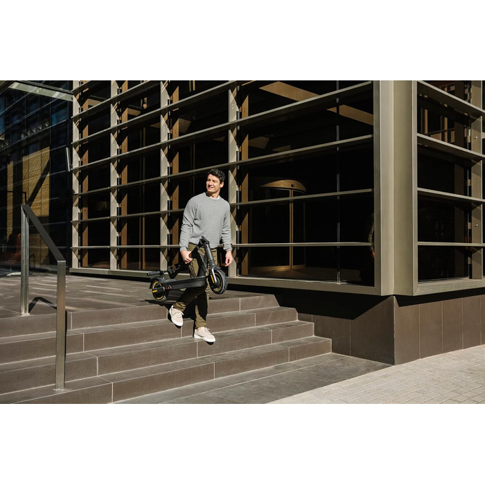 Самокат з допуском до дорожнього руху для дорослих, максимальна швидкість 20 км/год, запас ходу 70 км, великий запас ходу (версія