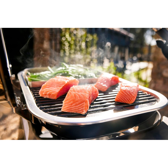 Компактний портативний електрогриль Weber Lumin Compact, до 315 C, з термометром на кришці, чавунними решітками з порцеляновим емалюванням, площа гриля 43 x 32 см, чорний (1502044), без підставки