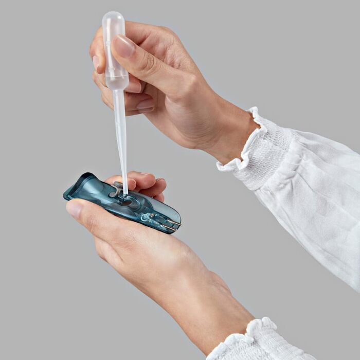 Випрямляч для волосся Remington Hydraluxe Pro S9001 (технологія зволоження Hydracare для захисту від перегріву, керамічне покриття, що утримує вологу), білий
