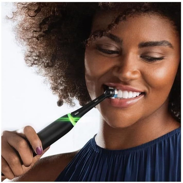 Електрична зубна щітка Oral-B iO 5N, чорна, Bluetooth, 1 щітка, 1 дорожній футляр