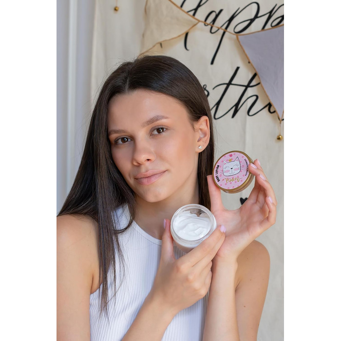 Подарунковий набір Принцеса Кітті для дівчаток та жінок Набір для душу із 7 предметів піна для ванни, скраб, гель для душу, лосьйон для тіла та багато іншого Набір для догляду за собою з ароматом полуниці та ванілі в милій подарунковій коробці