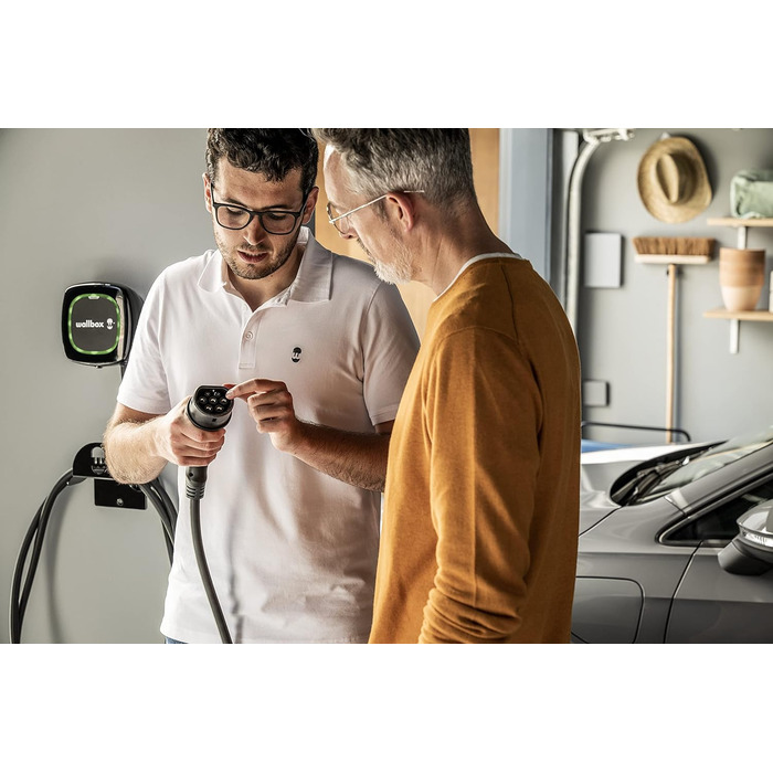 Зарядний пристрій Wallbox Pulsar Plus для електромобілів. З регульованою потужністю до 22 кВт. Зарядний кабель типу 2, підключення