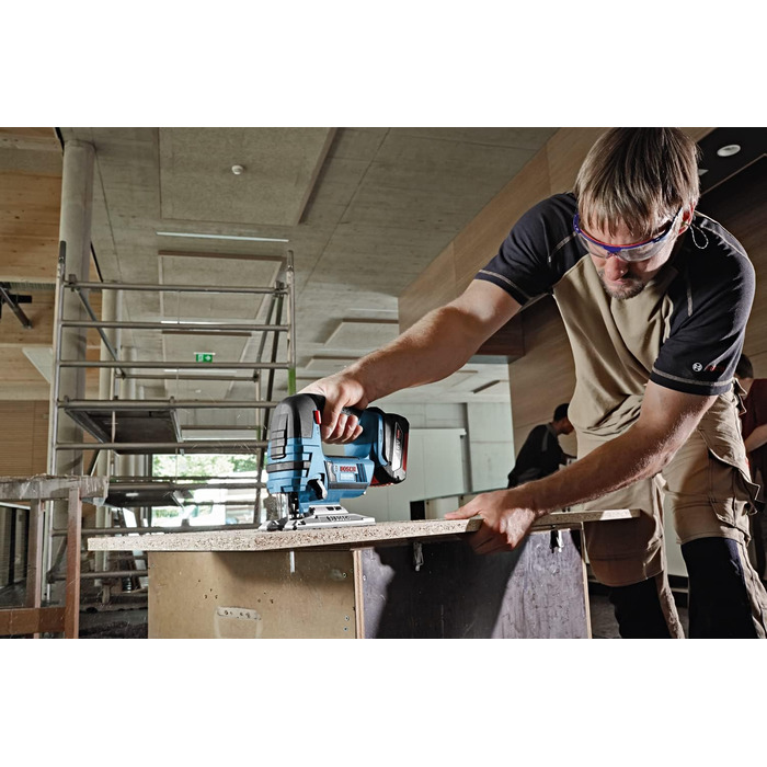 Акумуляторний лобзик Bosch Professional 18V System GST 18V-LI S (стрижневий варіант, глибина різання деревини/алюмінію/металу 120/