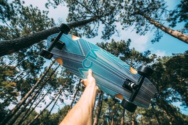 Серфскейти ACTA Glitch 32&39 сині Повністю карвінгові серфскейти з 7-шарового клена Чуйні та маневрені вантажівки Ідеально підходять для початківців та катання на скейтах середнього рівня Для памптреку, круїзів та міських поїздок