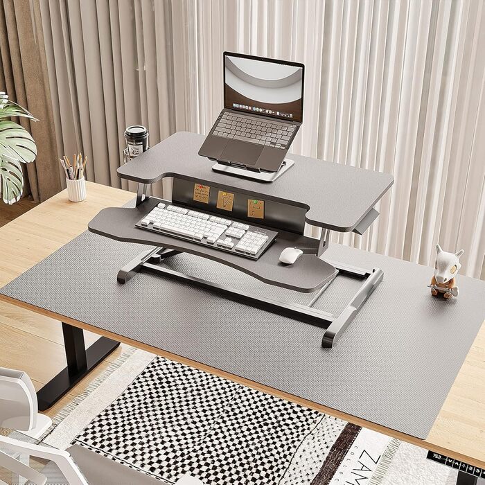 Стіл PUTORSEN для роботи сидячи-стоячи, 32-дюймовий двоетапний конвертер для столу стоячи з підставкою для клавіатури, регульована по висоті підставка для столу стоячи з тримачем для склянок та блокнотом, витримує до 15 кг, чорний