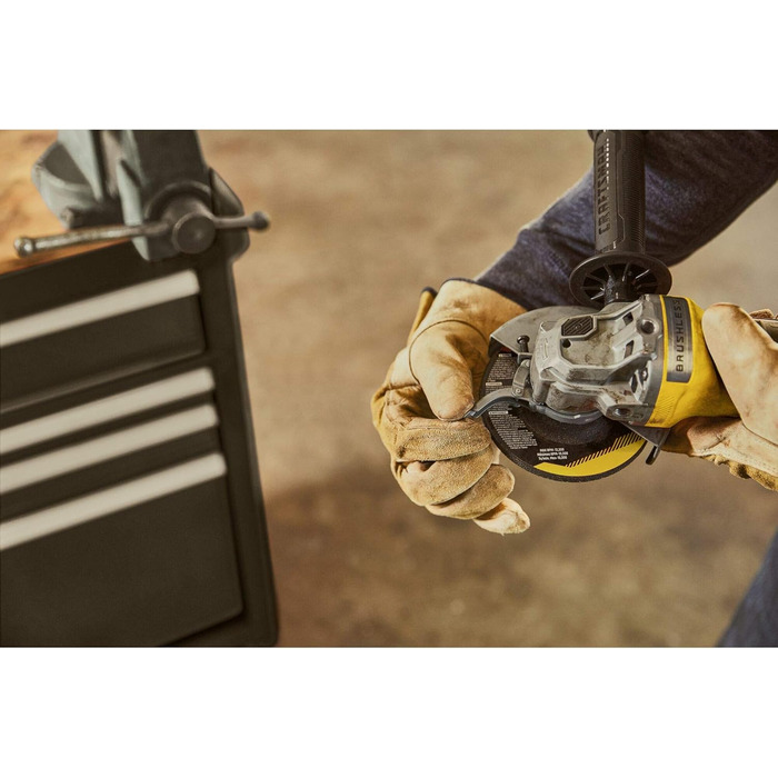 Акумуляторна кутова шліфувальна машина Stanley FatMax V20 SFMCG700B (18 В, діаметр диска 125 мм, безщітковий двигун, міцний литий